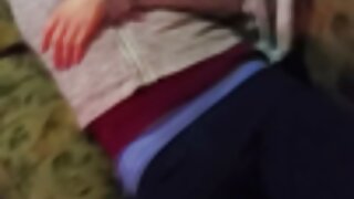 La belle prostituée asiatique Nana Kinoshita écarte les jambes et le mec plonge extrait de film x amateur dans sa fente rose. Ils lui plaisent punani et lui font avoir de multiples orgasmes.